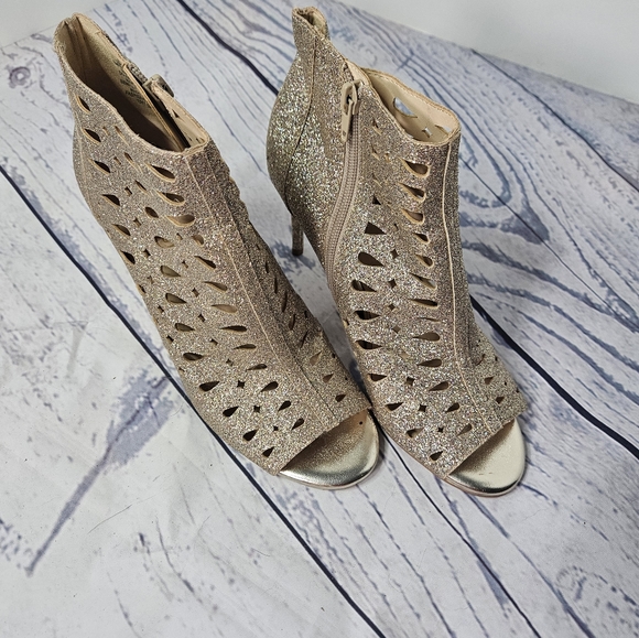 Nine West Women's Rilynno Gold Cutout Peep Toe High Heels Size 8.5 - Picture 1 of 5